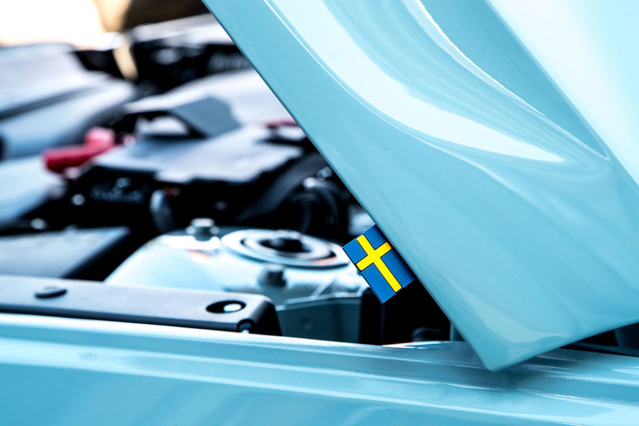 Den här lilla flaggan på motorhuven hoppas jag blir kvar till produktion